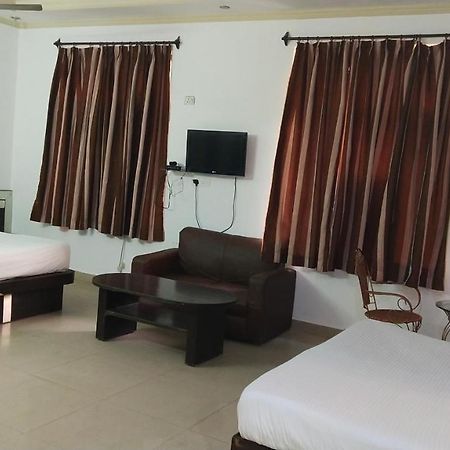 Fabhotel Prashant Palace ไมซอร์ ภายนอก รูปภาพ